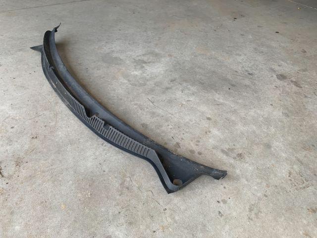 bontott VW POLO IV Levélrács