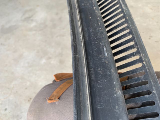 bontott VW POLO IV Levélrács