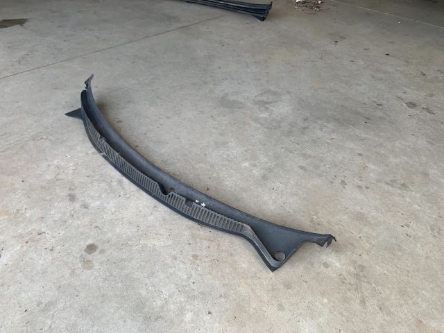 bontott VW POLO IV Levélrács