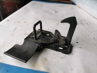 bontott VW POLO IV Motorháztető Biztonsági Kampó