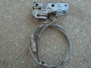 bontott VW POLO IV Motorháztető Zárszerkezet