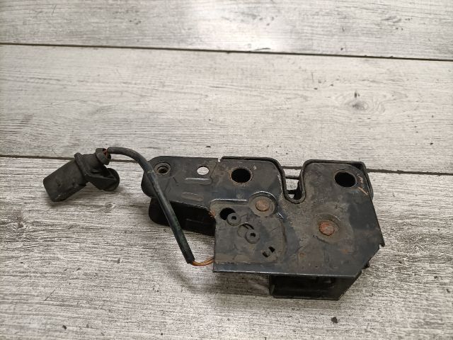 bontott VW POLO IV Motorháztető Zárszerkezet