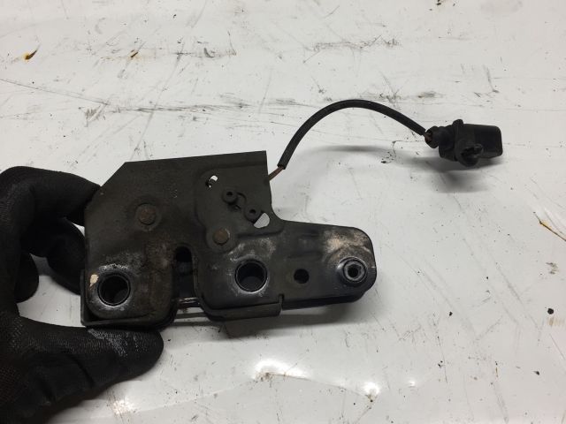 bontott VW POLO IV Motorháztető Zárszerkezet