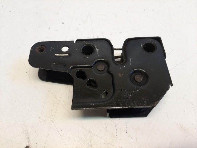 bontott VW POLO IV Motorháztető Zárszerkezet