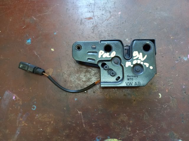 bontott VW POLO IV Motorháztető Zárszerkezet