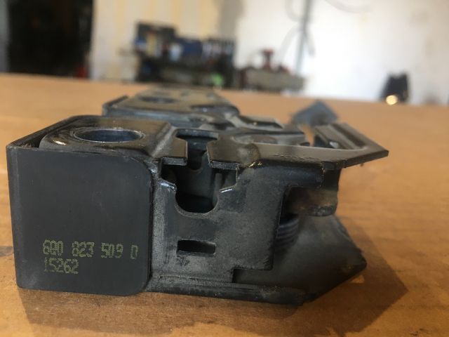 bontott VW POLO IV Motorháztető Zárszerkezet