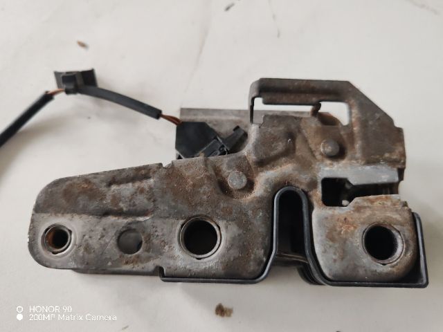 bontott VW POLO IV Motorháztető Zárszerkezet