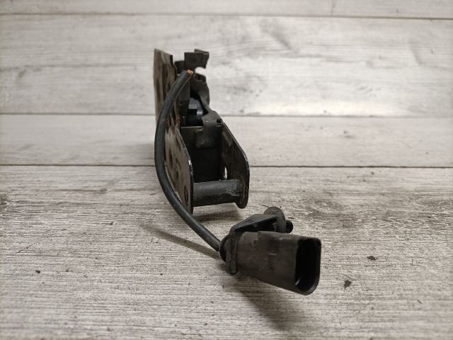 bontott VW POLO IV Motorháztető Zárszerkezet