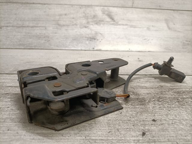 bontott VW POLO IV Motorháztető Zárszerkezet