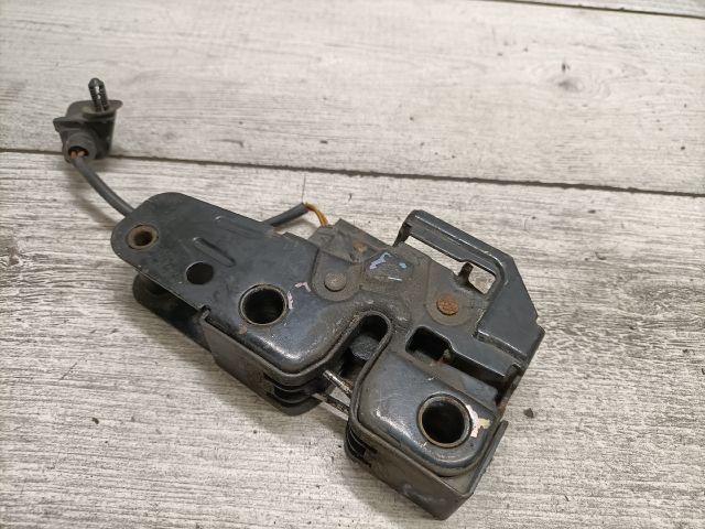 bontott VW POLO IV Motorháztető Zárszerkezet