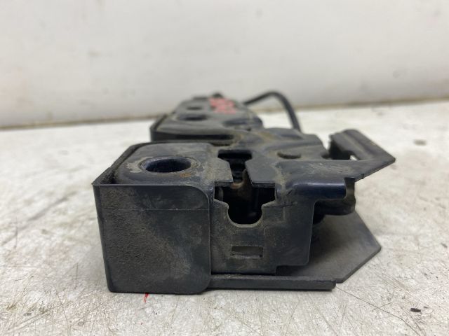 bontott VW POLO IV Motorháztető Zárszerkezet