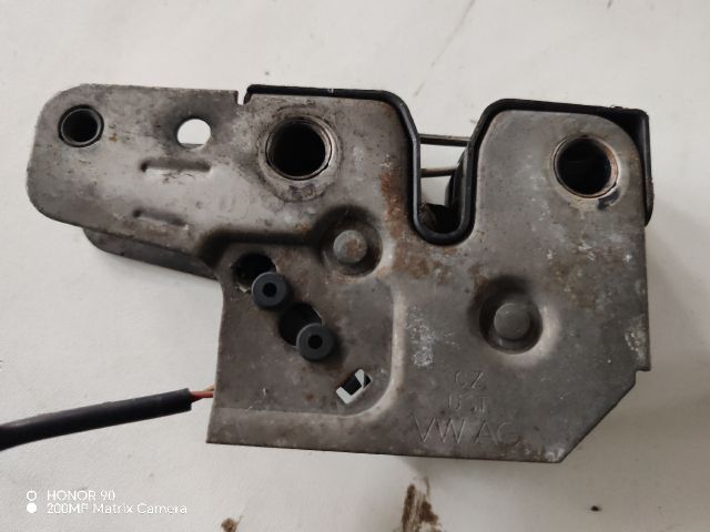 bontott VW POLO IV Motorháztető Zárszerkezet