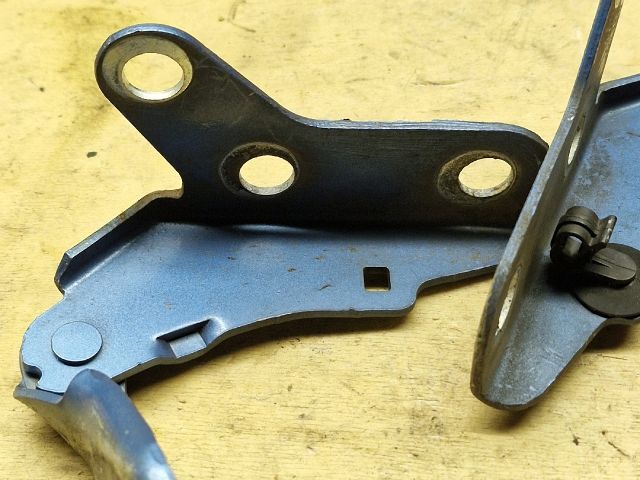 bontott VW POLO IV Motorháztető Zsanér Pár