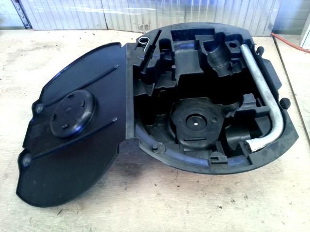 bontott VW POLO IV Pótkerék Szerszámtartó