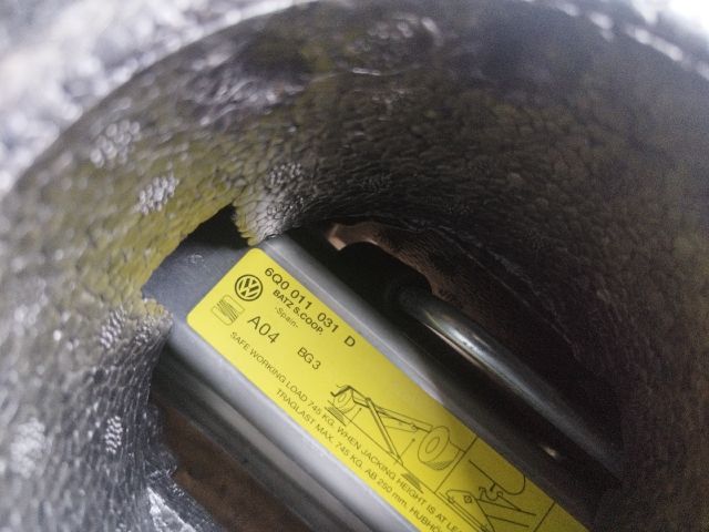 bontott VW POLO IV Pótkerék Szerszámtartó