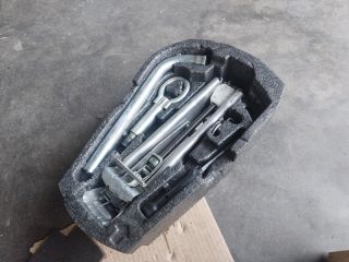 bontott VW POLO IV Pótkerék Szerszámtartó