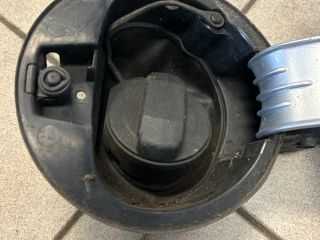 bontott VW POLO IV Tankajtó