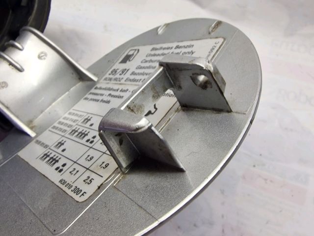 bontott VW POLO IV Tankajtó