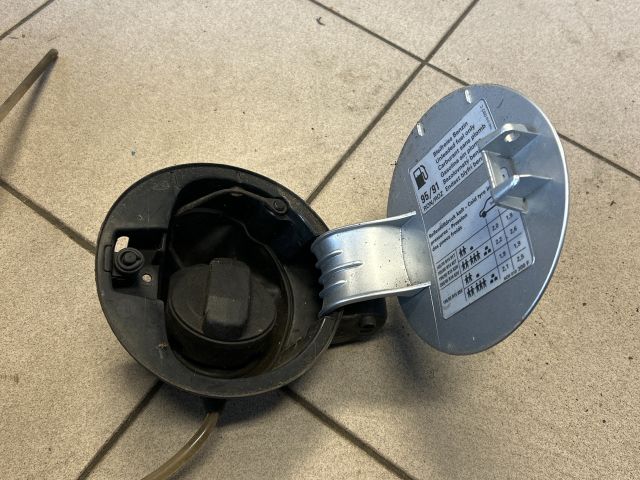 bontott VW POLO IV Tankajtó