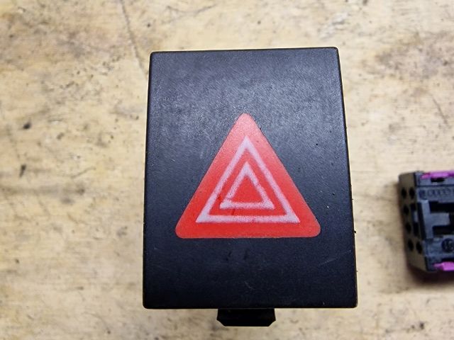 bontott VW POLO IV Vészvillogó Kapcsoló