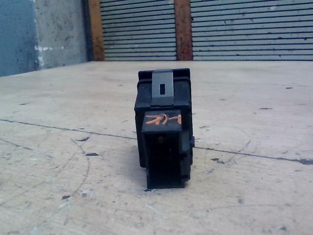 bontott VW POLO IV Vészvillogó Kapcsoló