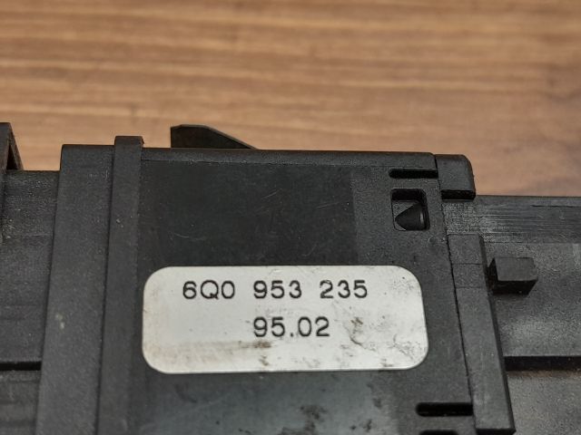 bontott VW POLO IV Vészvillogó Kapcsoló