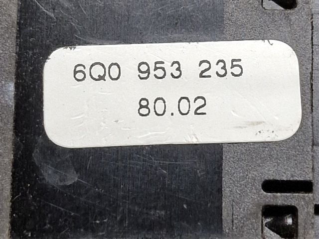 bontott VW POLO IV Vészvillogó Kapcsoló