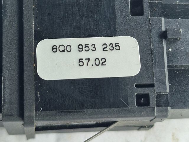 bontott VW POLO IV Vészvillogó Kapcsoló