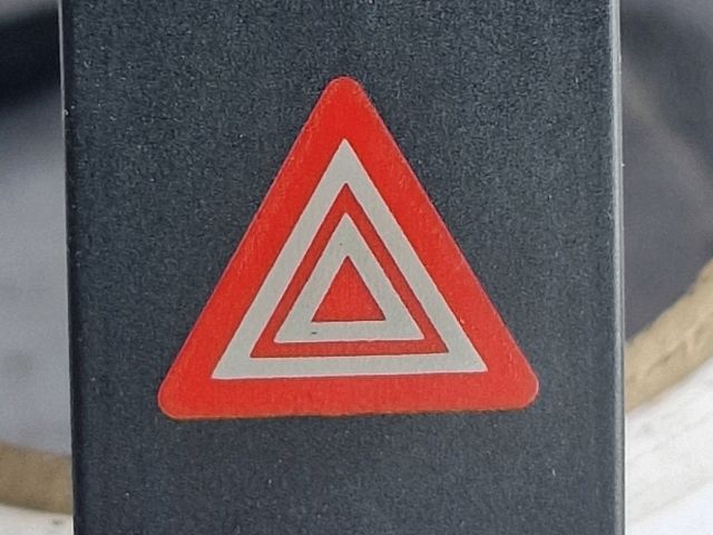 bontott VW POLO IV Vészvillogó Kapcsoló