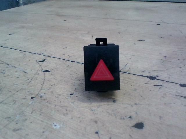 bontott VW POLO IV Vészvillogó Kapcsoló