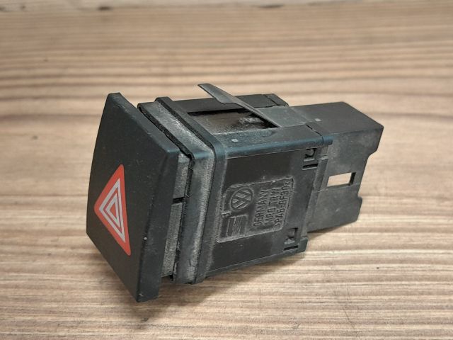 bontott VW POLO IV Vészvillogó Kapcsoló