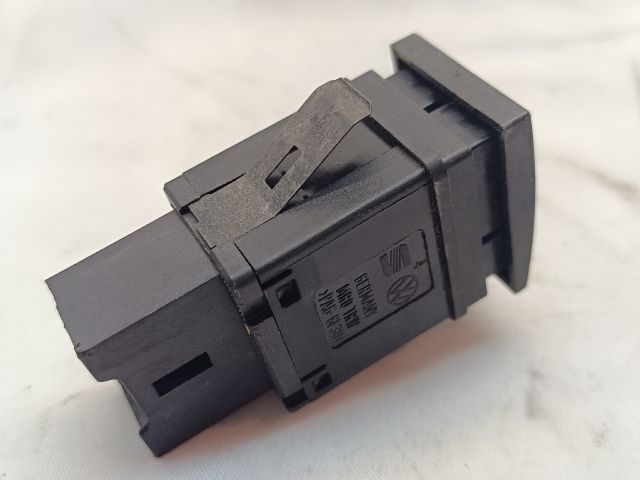 bontott VW POLO IV Vészvillogó Kapcsoló