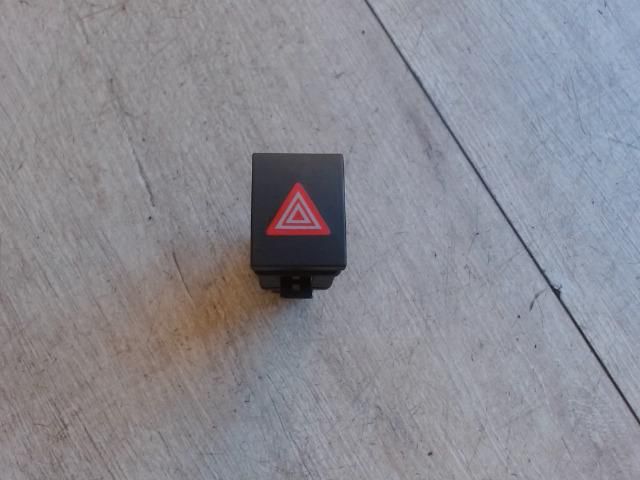 bontott VW POLO IV Vészvillogó Kapcsoló