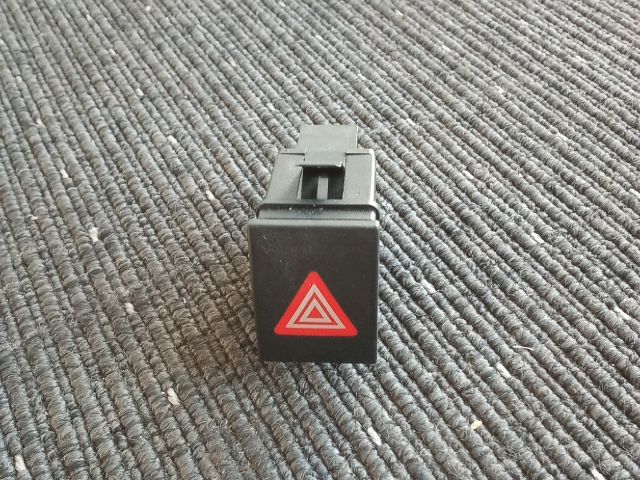 bontott VW POLO IV Vészvillogó Kapcsoló