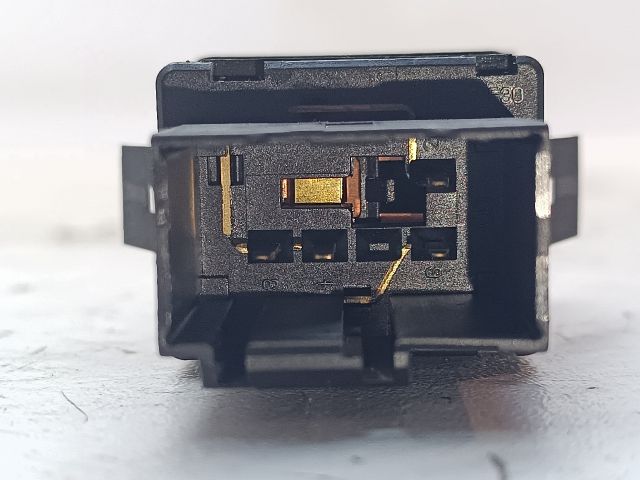 bontott VW POLO IV Vészvillogó Kapcsoló