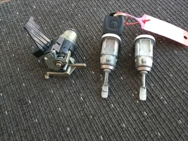 bontott VW POLO IV Zárbetét Szett