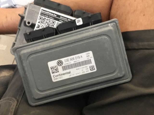 bontott VW POLO V Motorvezérlő