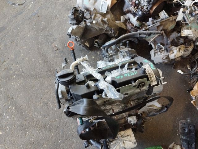 bontott VW POLO V Motor (Fűzött blokk hengerfejjel)