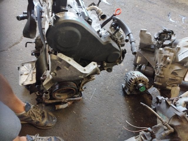 bontott VW POLO V Motor (Fűzött blokk hengerfejjel)