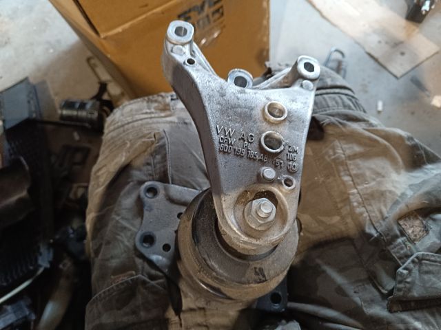 bontott VW POLO V Motor Tartó Bak Bal