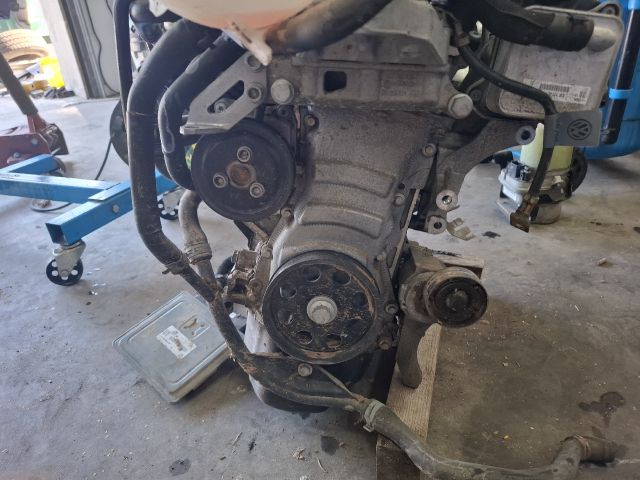 bontott VW POLO V Motor (Fűzött blokk hengerfejjel)