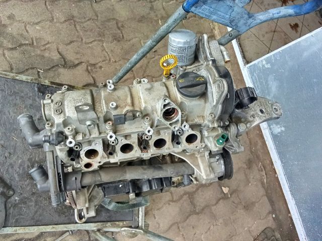 bontott VW POLO V Motor (Fűzött blokk hengerfejjel)