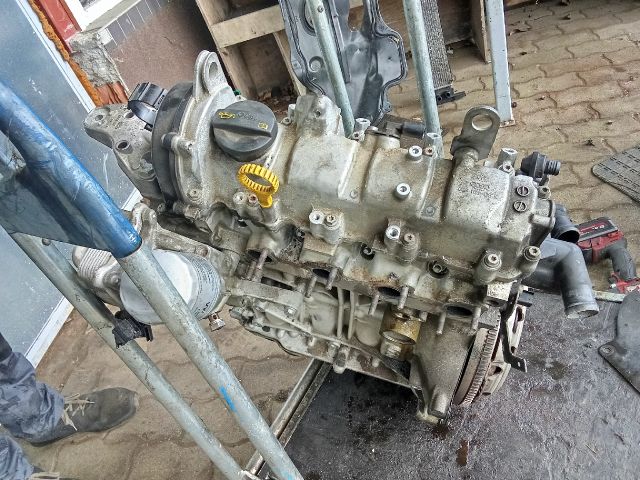 bontott VW POLO V Motor (Fűzött blokk hengerfejjel)