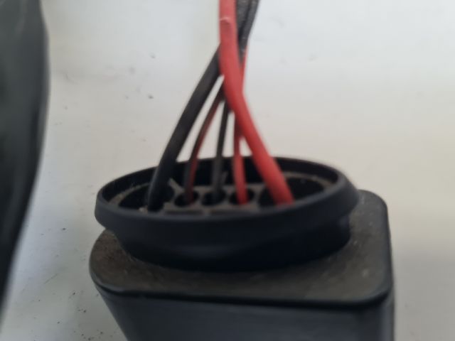 bontott VW POLO V Üzemanyag Szivattyú Relé