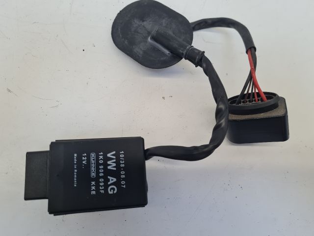 bontott VW POLO V Üzemanyag Szivattyú Relé