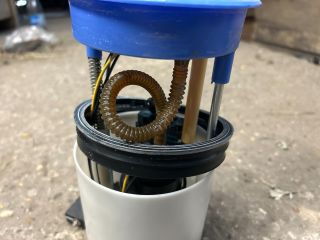 bontott VW POLO V Üzemanyag Szivattyú