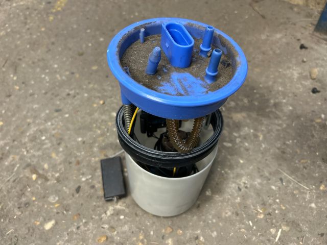 bontott VW POLO V Üzemanyag Szivattyú