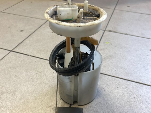 bontott VW POLO V Üzemanyag Szivattyú