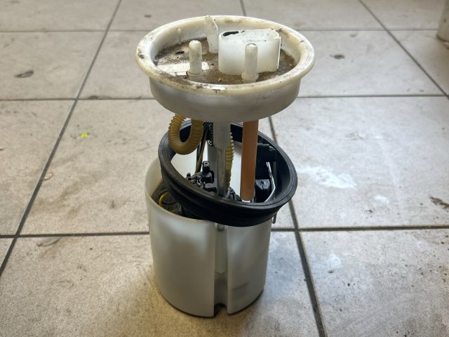 bontott VW POLO V Üzemanyag Szivattyú