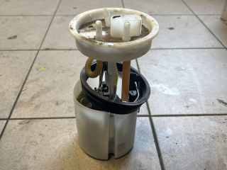 bontott VW POLO V Üzemanyag Szivattyú